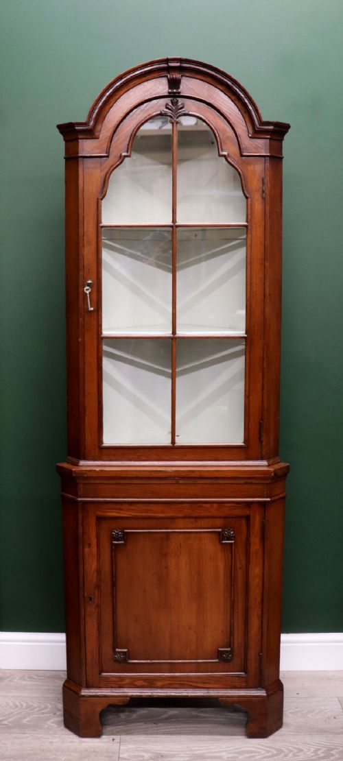 A LOVELY EARLY 20TH CENTURY FLOOR STANDING CORNER CABINET