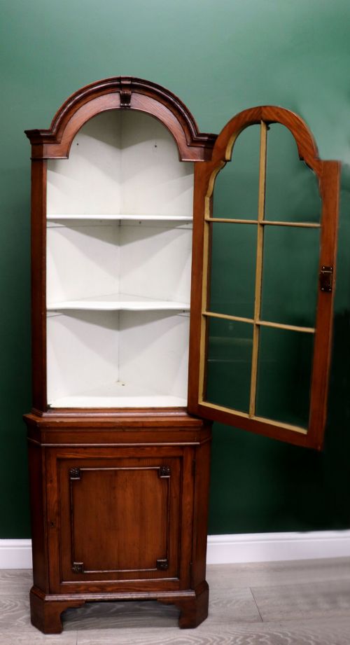 A LOVELY EARLY 20TH CENTURY FLOOR STANDING CORNER CABINET - ADDITIONAL PHOTO 1