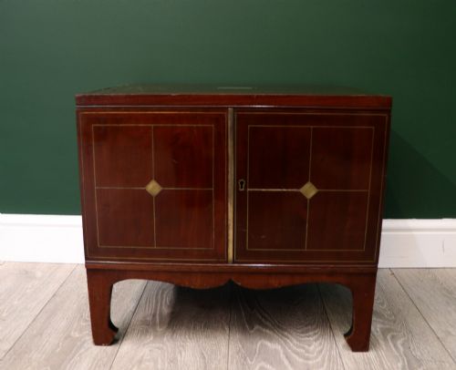 A SUPERB QUALITY MAHOGANY AND BRASS INLAID CAMPAIGN STYLE COLLECTORS CABINET