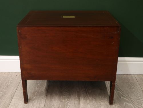 A SUPERB QUALITY MAHOGANY AND BRASS INLAID CAMPAIGN STYLE COLLECTORS CABINET - ADDITIONAL PHOTO 5