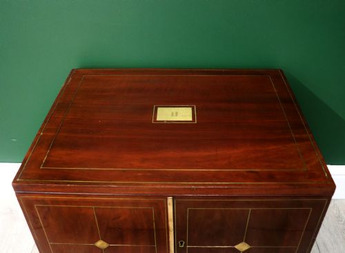A SUPERB QUALITY MAHOGANY AND BRASS INLAID CAMPAIGN STYLE COLLECTORS CABINET - ADDITIONAL PHOTO 6