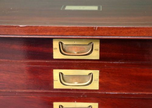 A SUPERB QUALITY MAHOGANY AND BRASS INLAID CAMPAIGN STYLE COLLECTORS CABINET - ADDITIONAL PHOTO 9
