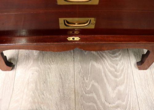 A SUPERB QUALITY MAHOGANY AND BRASS INLAID CAMPAIGN STYLE COLLECTORS CABINET - ADDITIONAL PHOTO 13