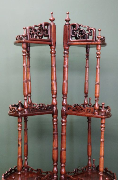 VICTORIAN STYLE A LOVELY MATCHING PAIR OF MID19TH CENTURY CORNER WHATNOTS - ADDITIONAL PHOTO 4
