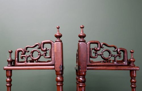 VICTORIAN STYLE A LOVELY MATCHING PAIR OF MID19TH CENTURY CORNER WHATNOTS - ADDITIONAL PHOTO 6