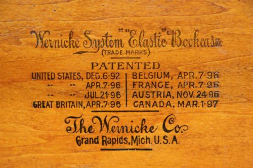A LOVELY OAK BARRISTERS STYLE STACKING BOOKCASE BY THE RENOWNED MAKERS GLOBE WERNICKE - ADDITIONAL PHOTO 3