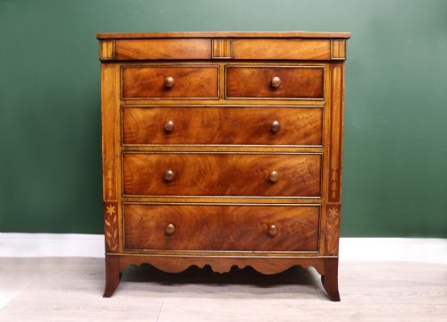 A LOVELY DIMINUTIVE MID VICTORIAN MAHOGANY CHEST OF DRAWERS