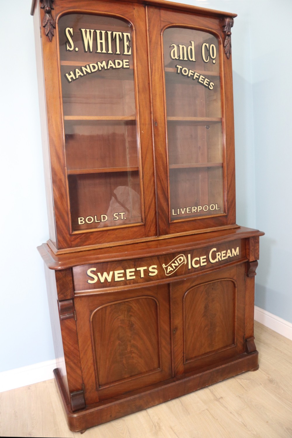 A fabulous Victorian mahogany bookcase cabinet formed of two sections. 