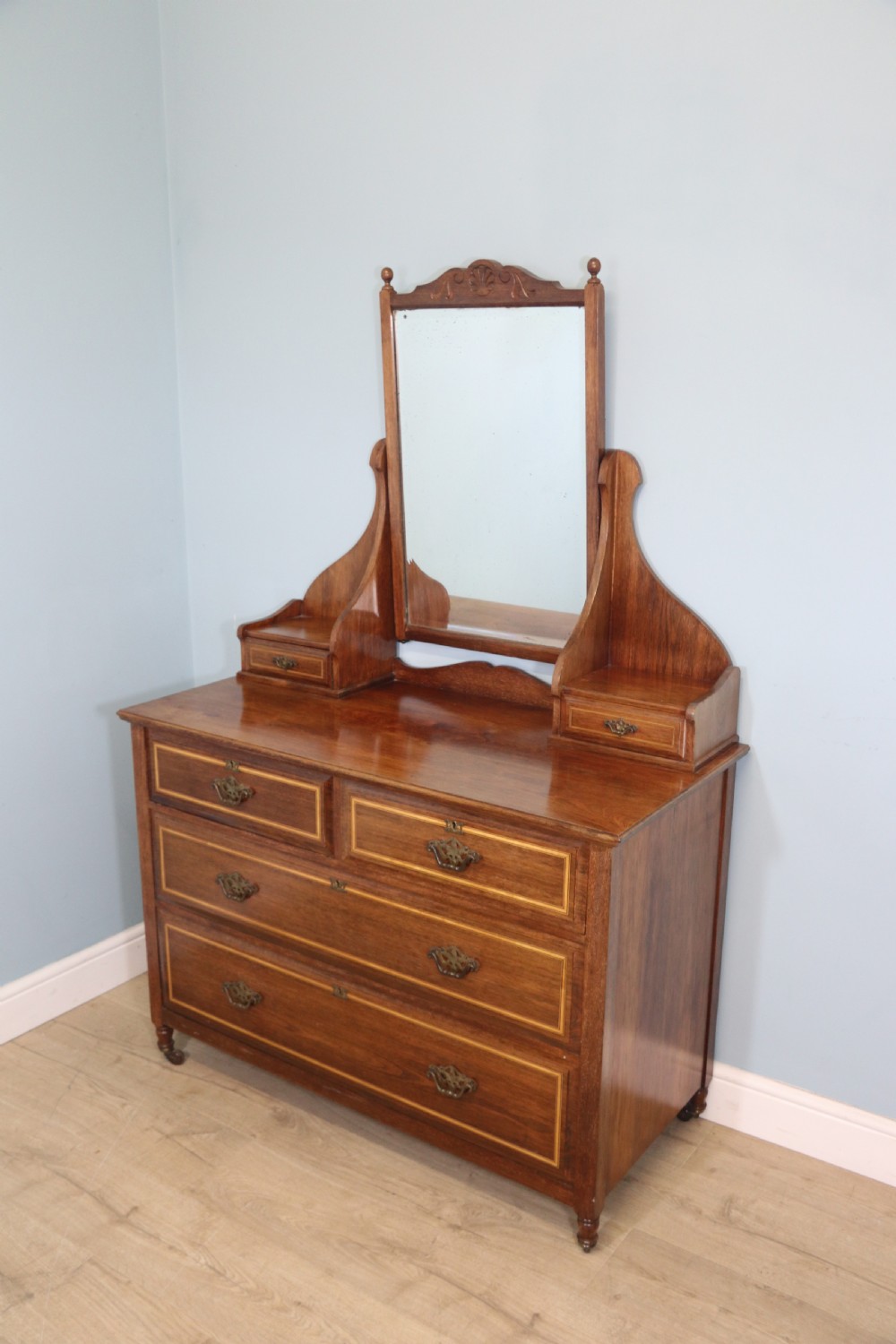  A lovely quality Edwardian solid mahogany and walnut line inlaid dressing chest