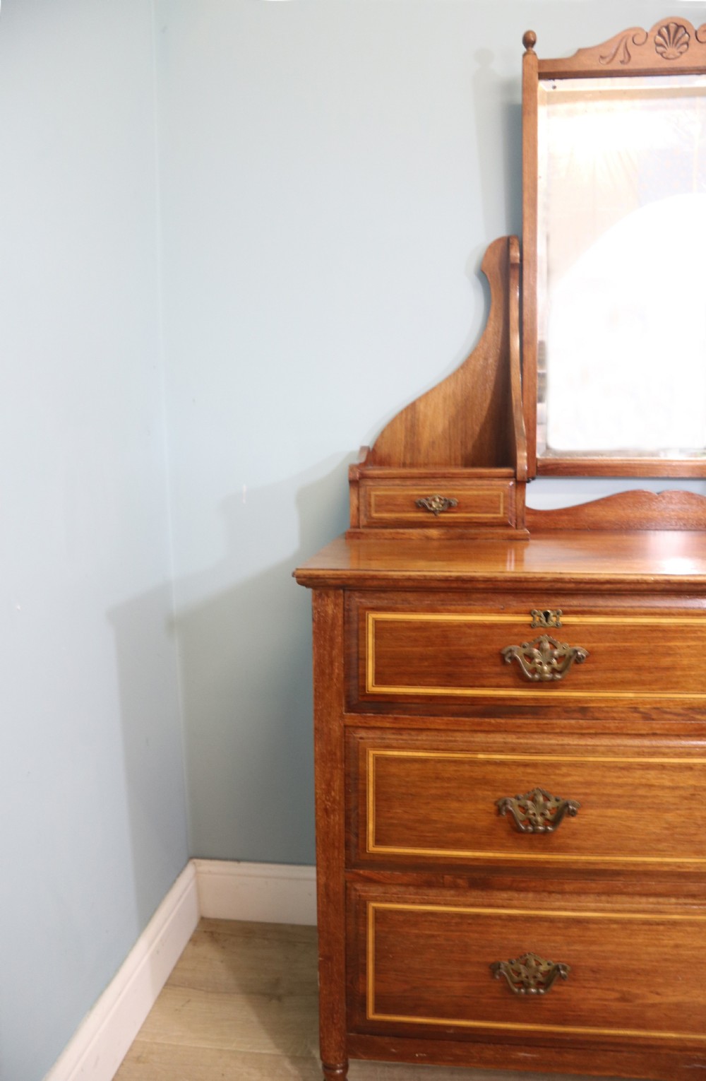  A lovely quality Edwardian solid mahogany and walnut line inlaid dressing chest View III