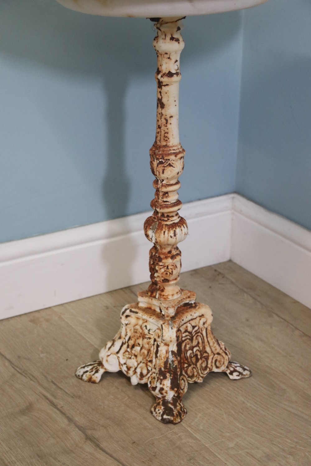  A lovely Victorian style cast iron pedestal birdbath  View III