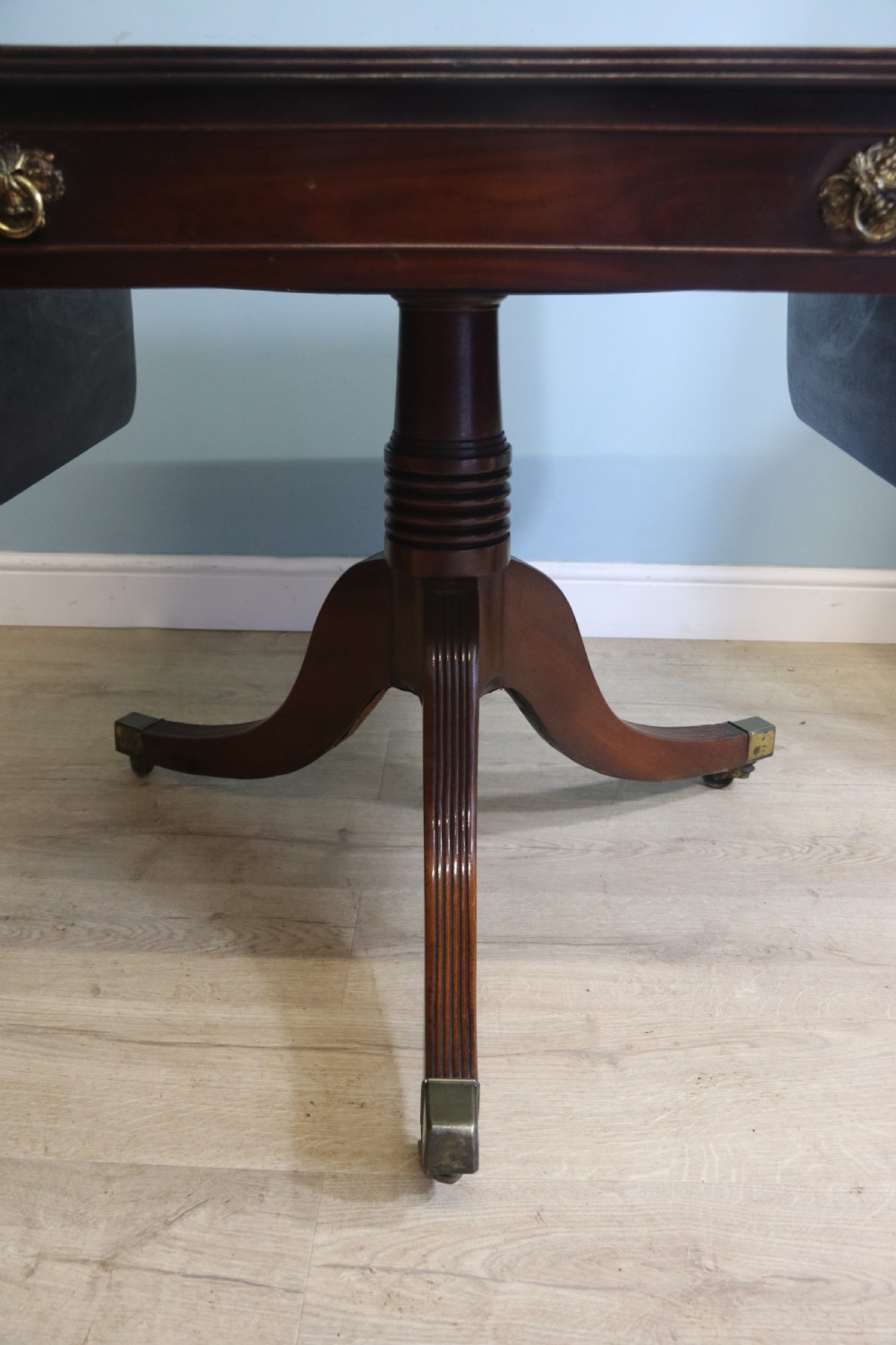 Georgian mahogany pedestal Pembroke table View VI