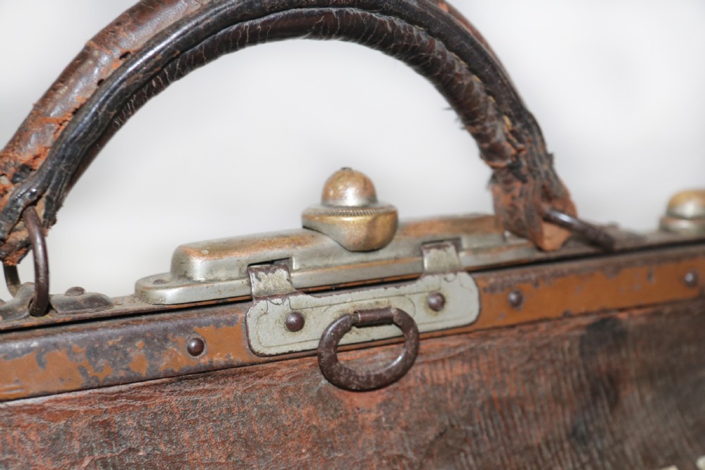 ASYLUM DOCTORS CASE. - EUTHANASIA leather bag View III