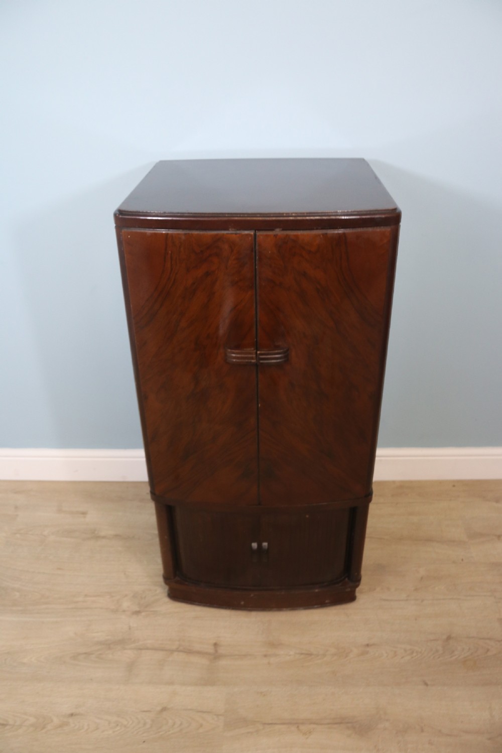 Stylish Art Deco walnut veneered side cabinet