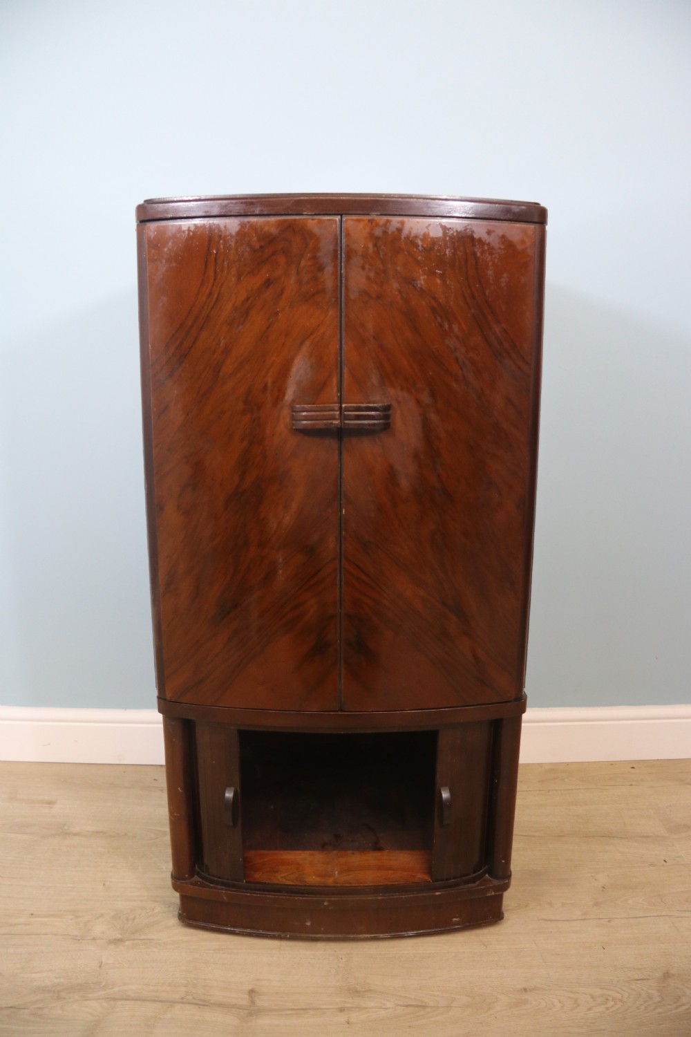 Stylish Art Deco walnut veneered side cabinet View III