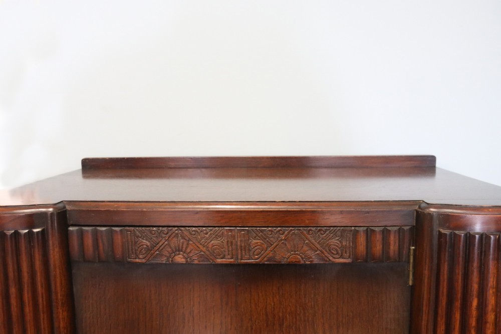 A lovely & unusual oak veneered 1930’s three-piece View V