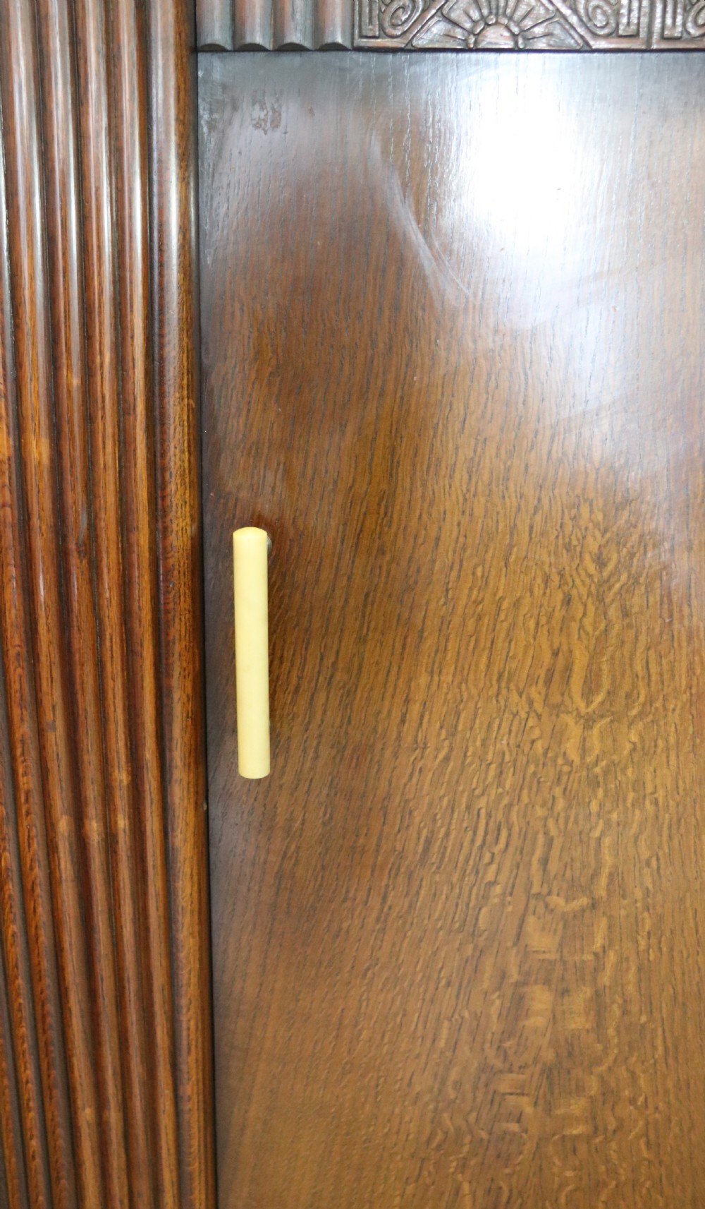 A lovely & unusual oak veneered 1930’s three-piece View VIII