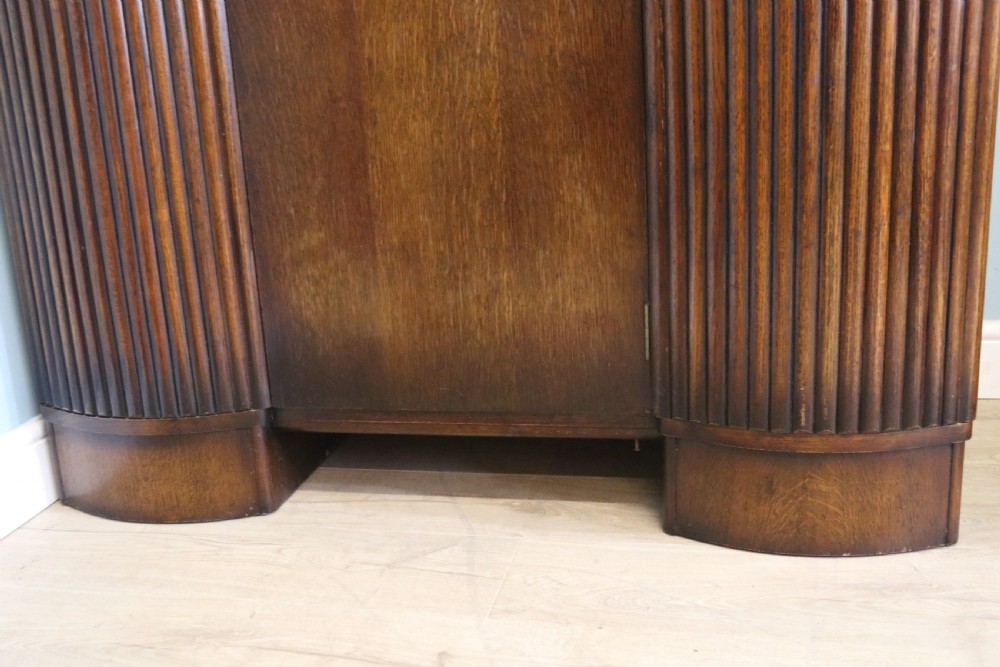 A lovely & unusual oak veneered 1930’s three-piece View XVI