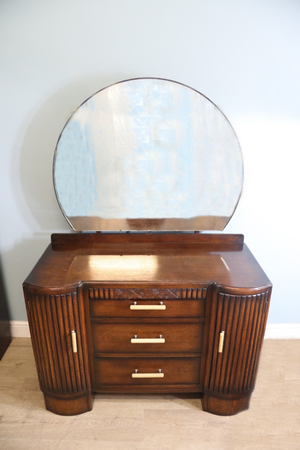 A lovely & unusual oak veneered 1930’s three-piece View XVII