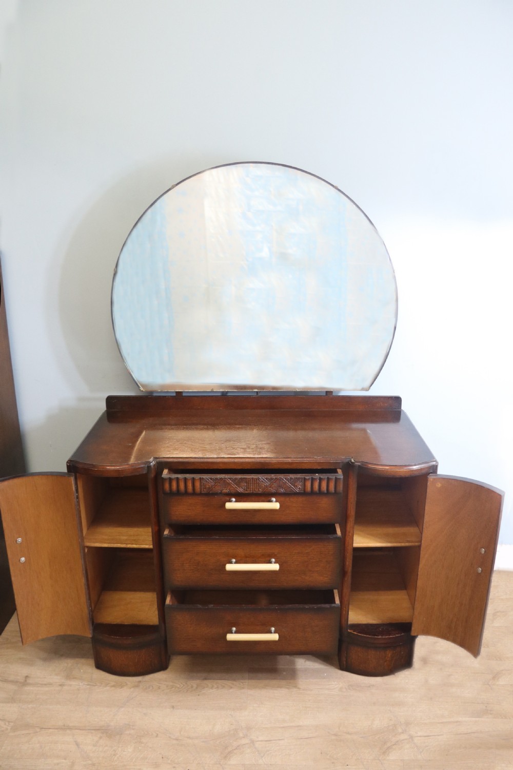 A lovely & unusual oak veneered 1930’s three-piece View XVIII