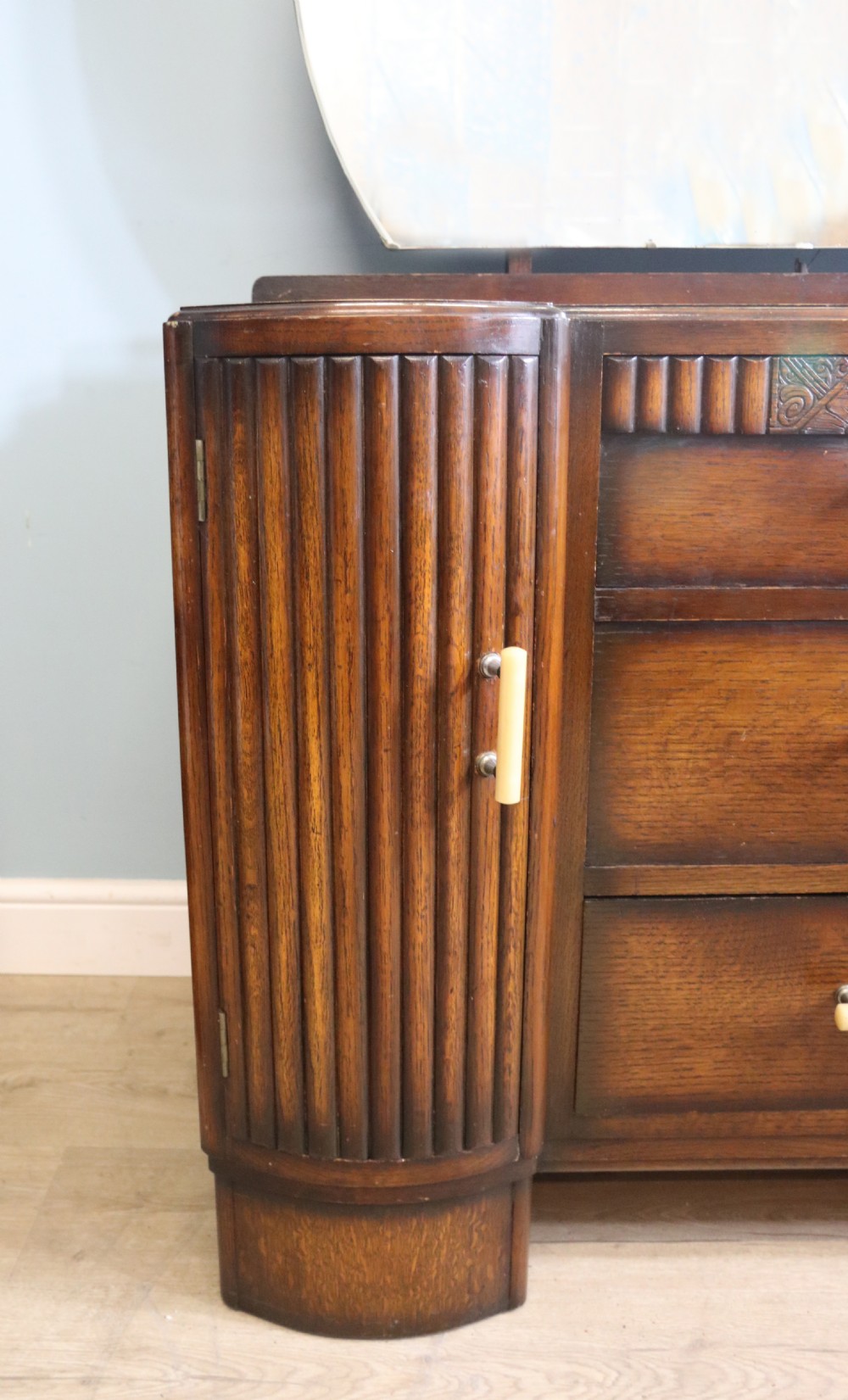 A lovely & unusual oak veneered 1930’s three-piece View XIX
