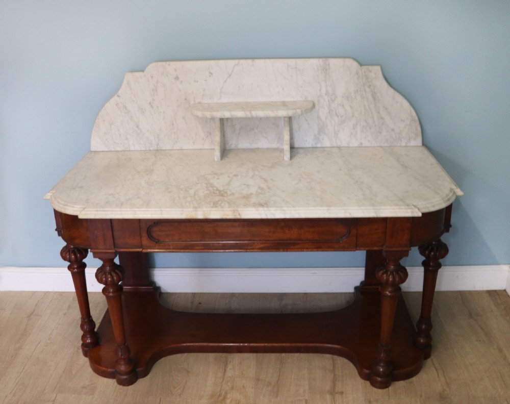 A lovely top quality Victorian Duchess washstand View II