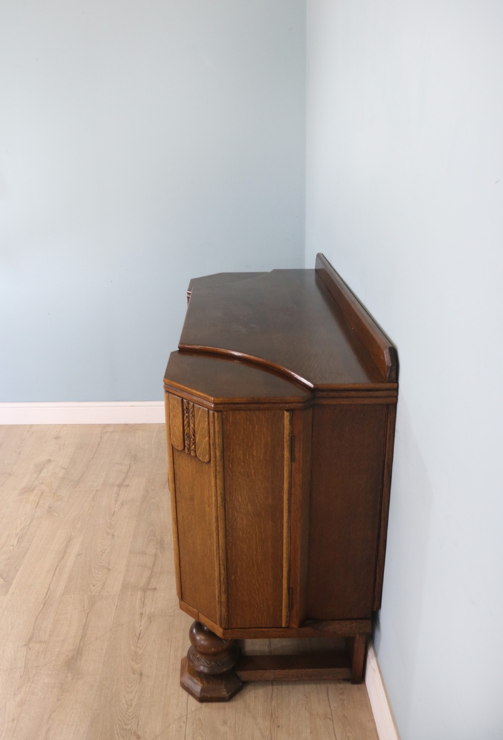 An imposing oak combination drinks cabinet and sideboard View XII