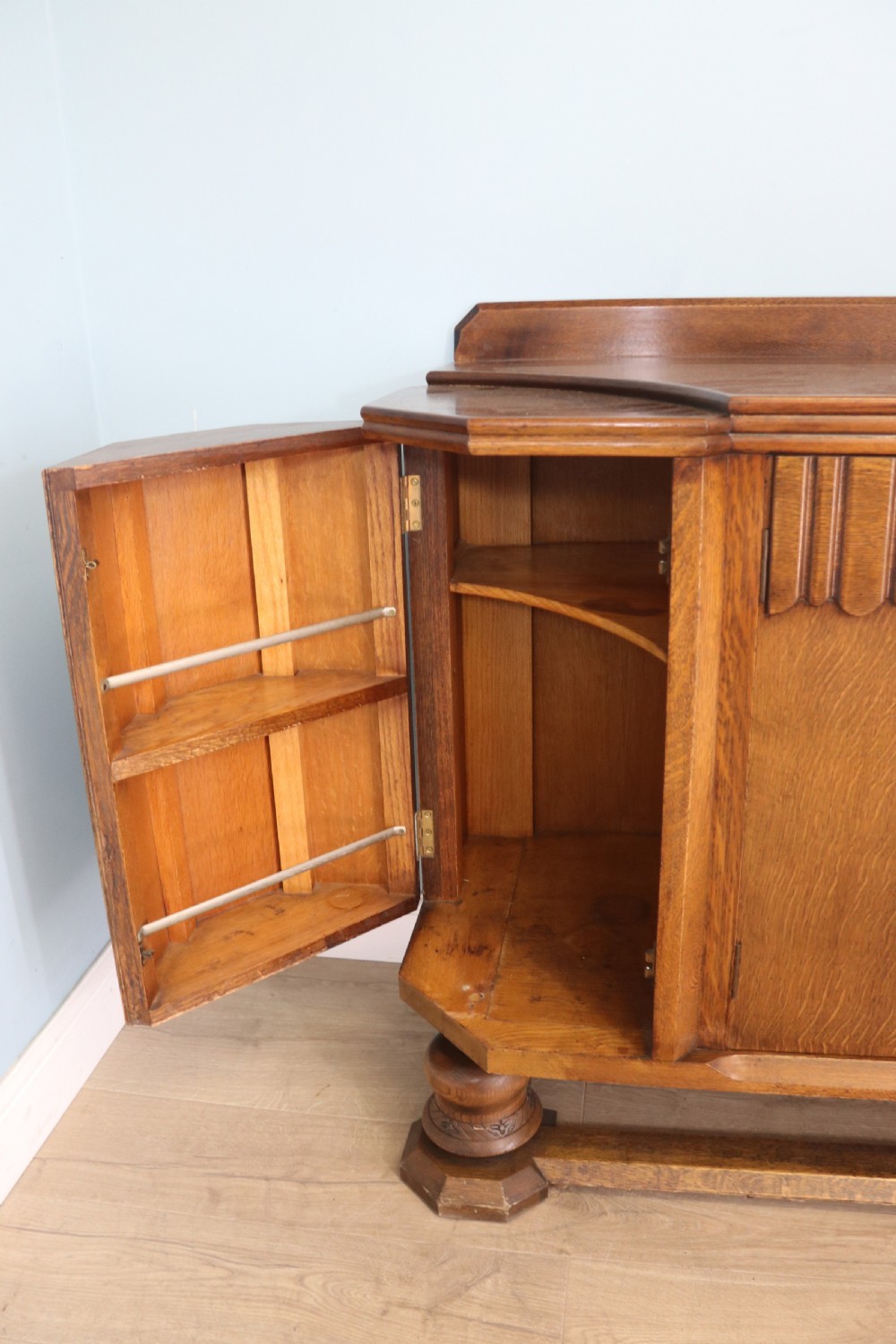 An imposing oak combination drinks cabinet and sideboard View XXII