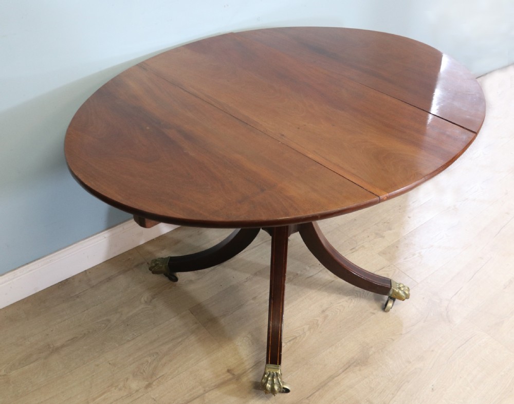 A fine English Antique! A lovely 19th century mahogany oval dining table.  View V