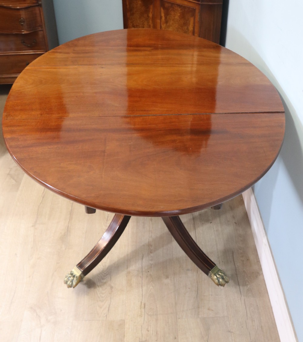 A fine English Antique! A lovely 19th century mahogany oval dining table.  View VII