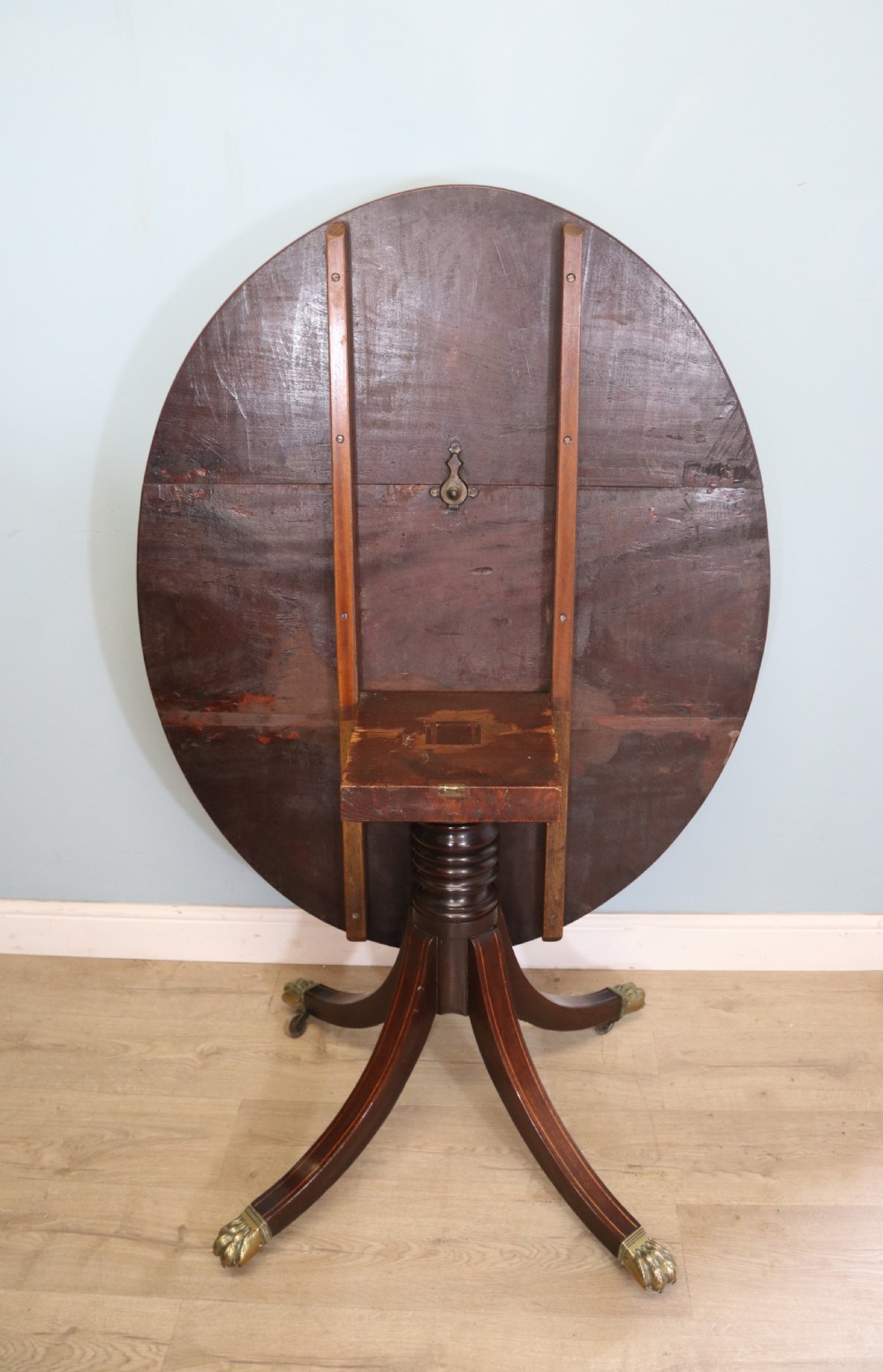 A fine English Antique! A lovely 19th century mahogany oval dining table.  View VIII
