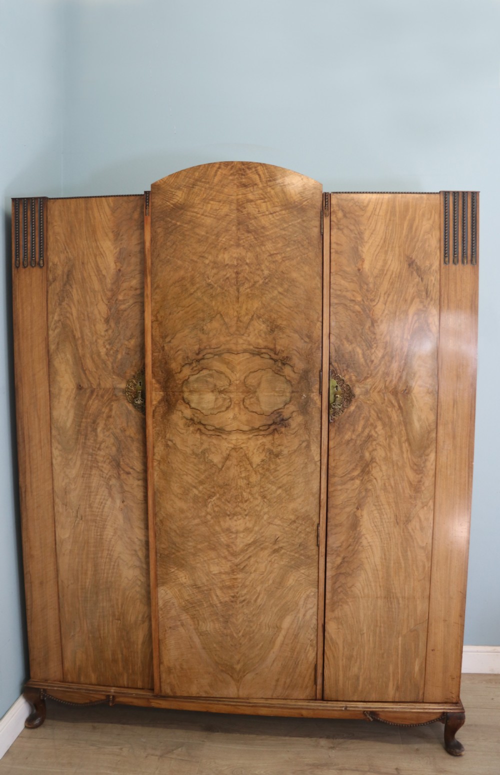 Top quality early 20th century walnut veneered wardrobe with Art Deco influences in the design. View II