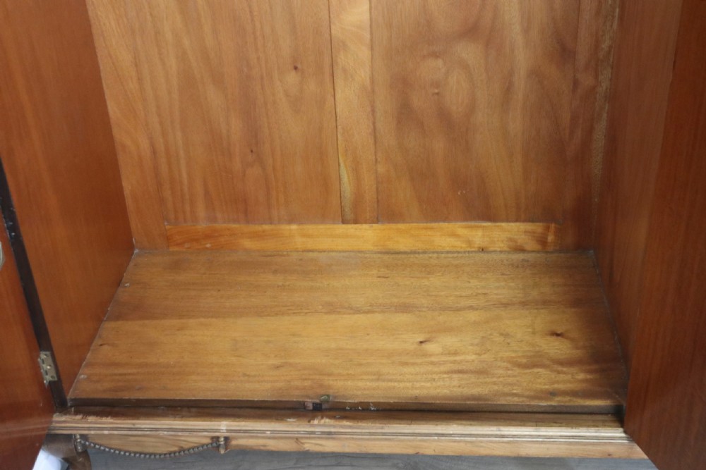 Top quality early 20th century walnut veneered wardrobe with Art Deco influences in the design. View X