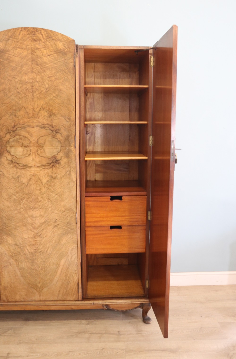 Top quality early 20th century walnut veneered wardrobe with Art Deco influences in the design. View XI