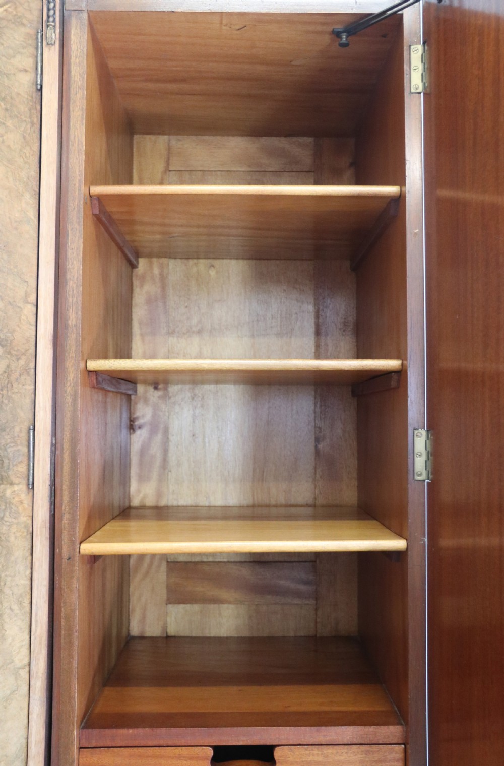 Top quality early 20th century walnut veneered wardrobe with Art Deco influences in the design. View XV
