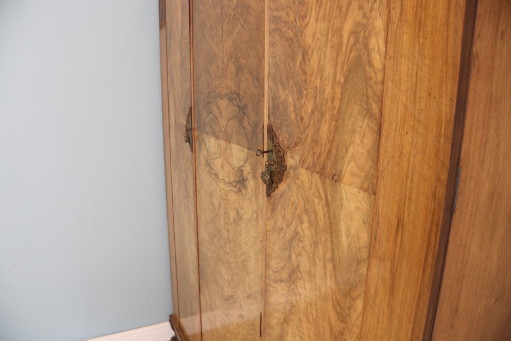 Top quality early 20th century walnut veneered wardrobe with Art Deco influences in the design. View XXVI
