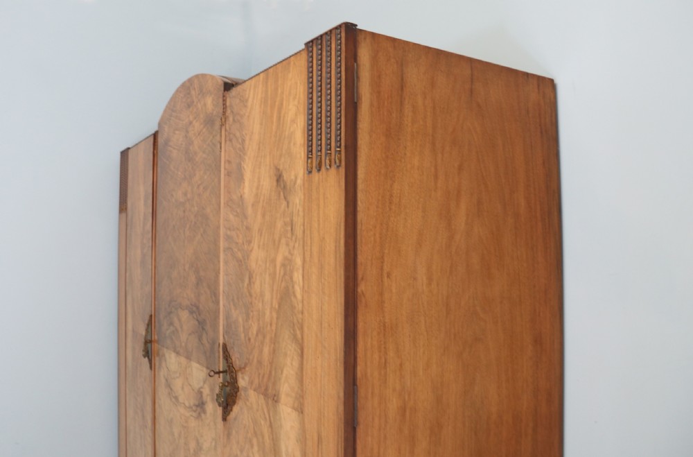 Top quality early 20th century walnut veneered wardrobe with Art Deco influences in the design. View XXVIII