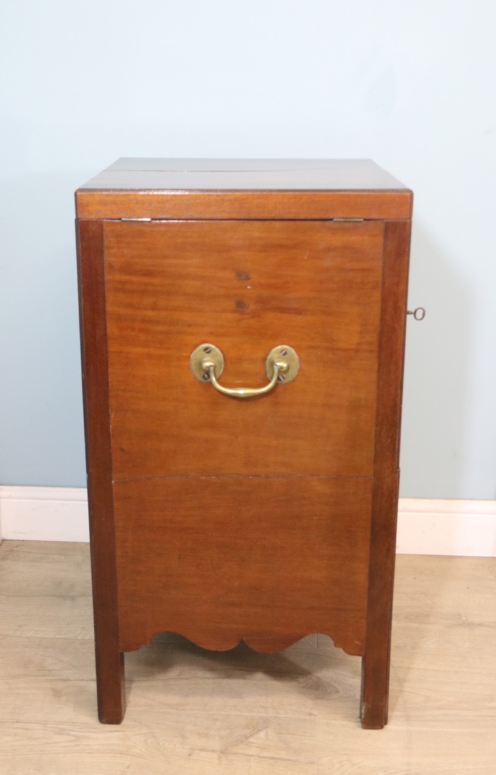 18th century combination washstand and commode  View XIII