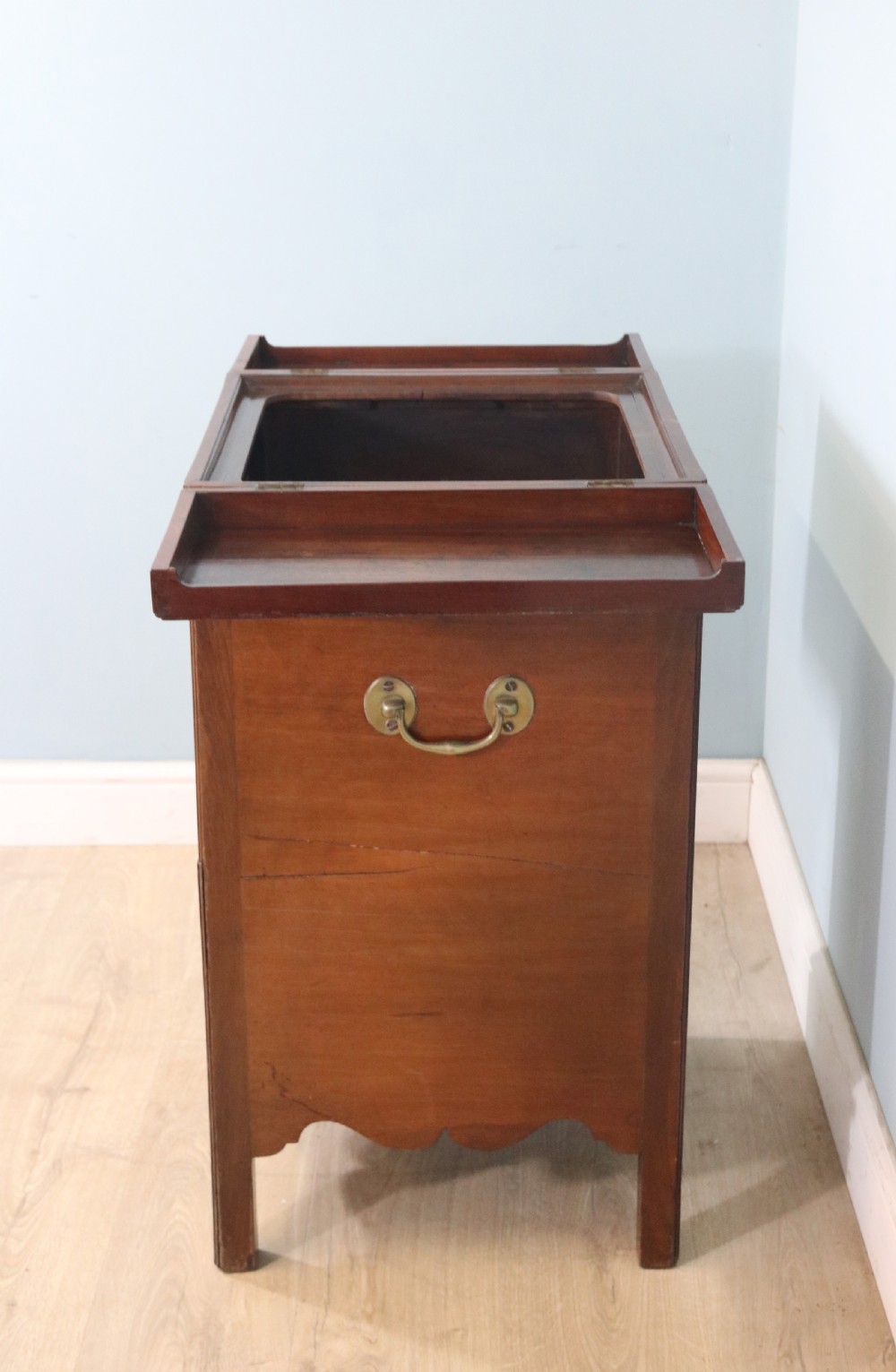 18th century combination washstand and commode  View XVI