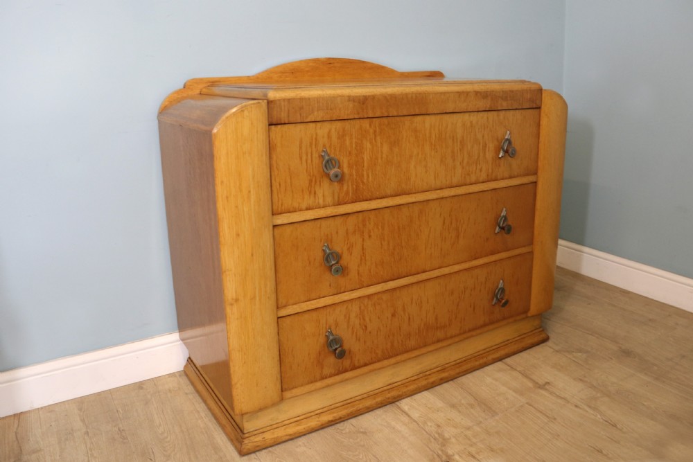  A lovely Art Deco period oak veneered chest of drawers. View II