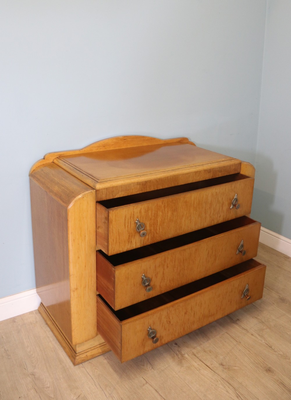  A lovely Art Deco period oak veneered chest of drawers. View IV