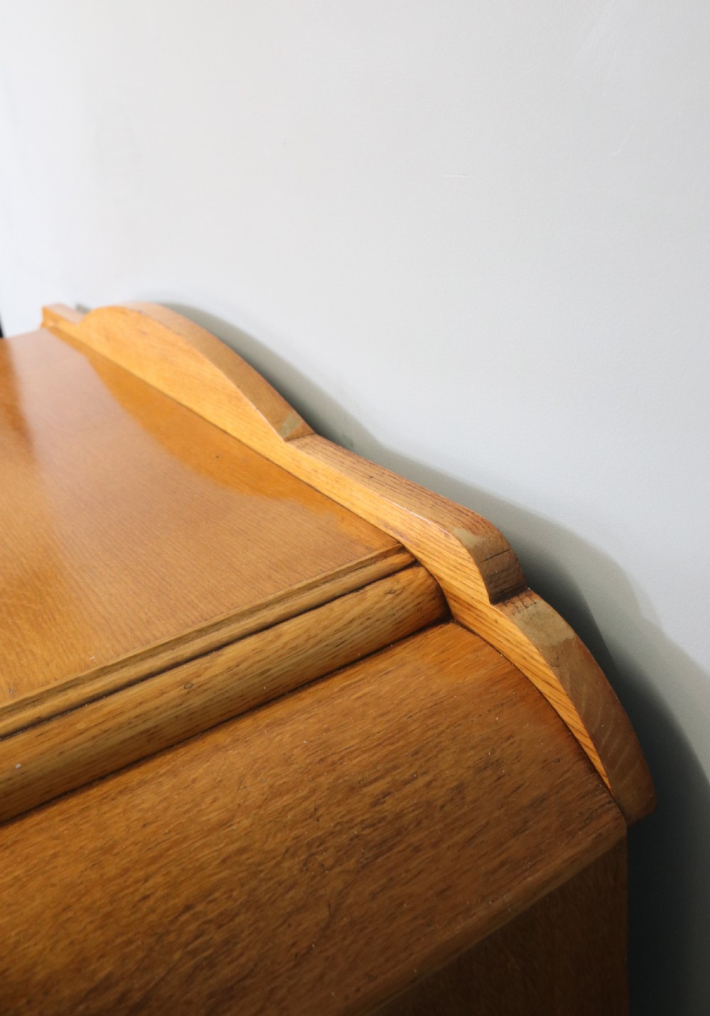  A lovely Art Deco period oak veneered chest of drawers. View XII