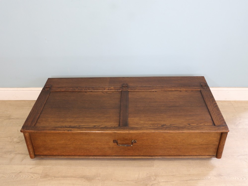 A lovely early 20th century oak under the bed storage box