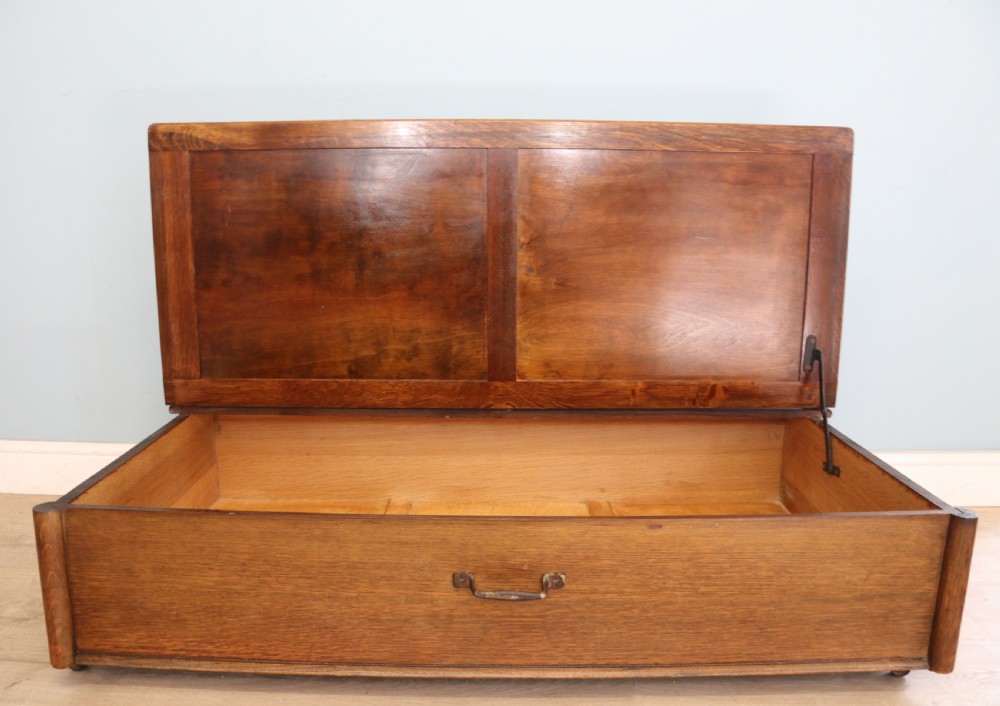 A lovely early 20th century oak under the bed storage box View III