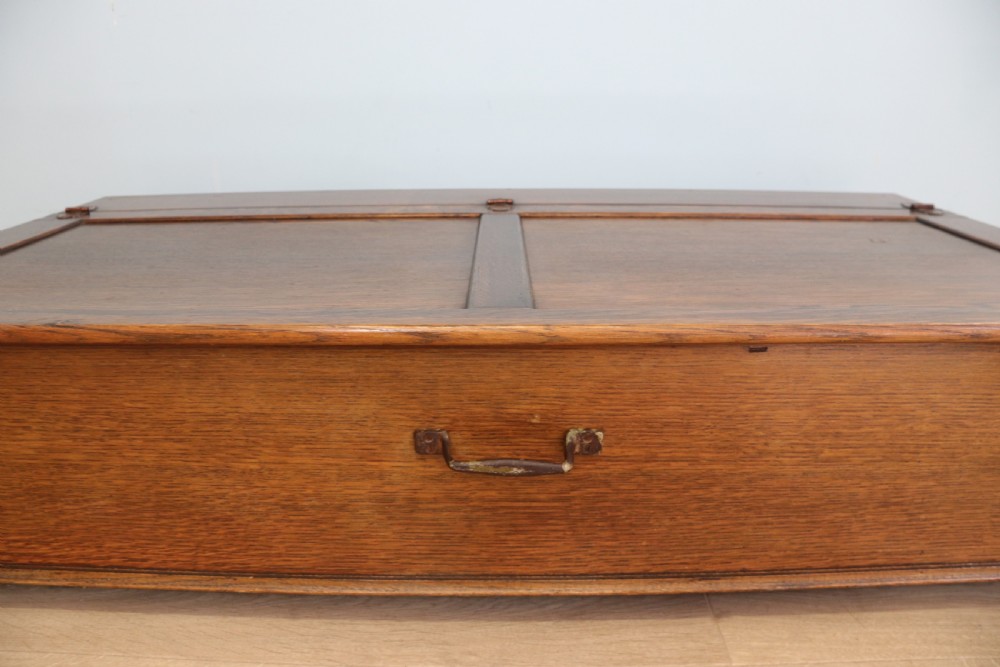 A lovely early 20th century oak under the bed storage box View IV