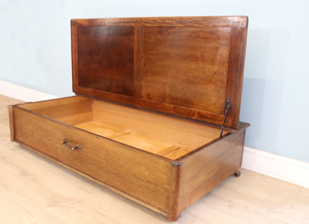 A lovely early 20th century oak under the bed storage box View V