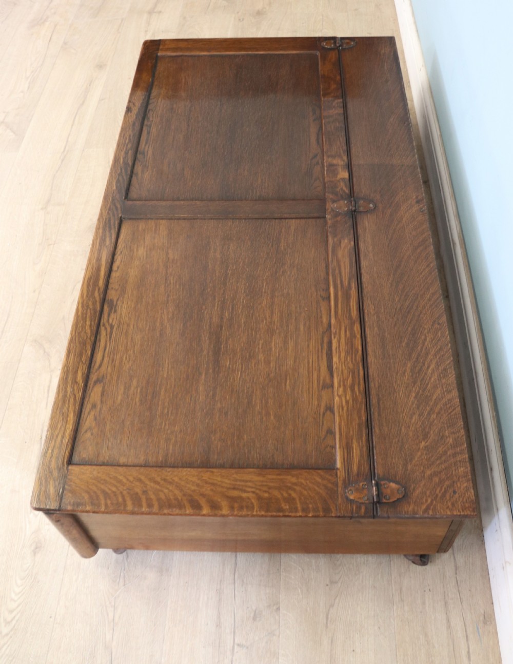 A lovely early 20th century oak under the bed storage box View VII