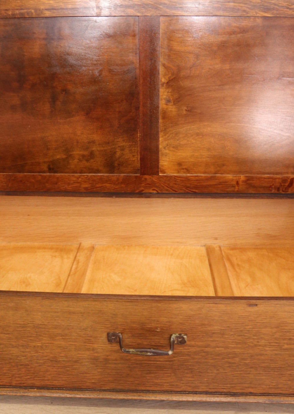 A lovely early 20th century oak under the bed storage box View VIII