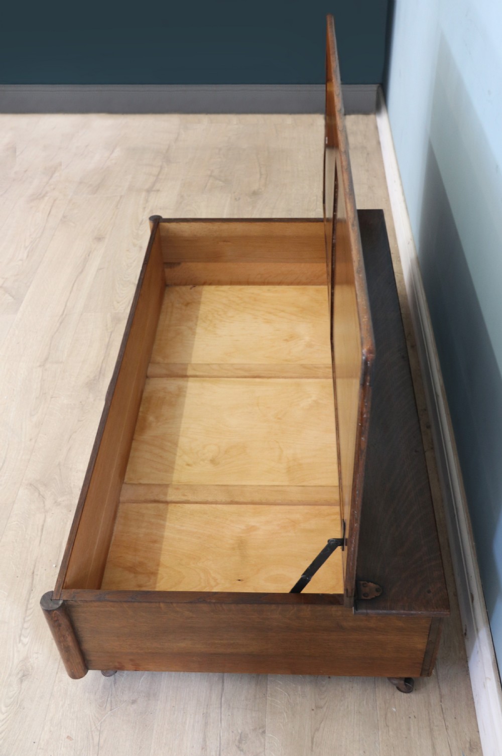 A lovely early 20th century oak under the bed storage box View IX