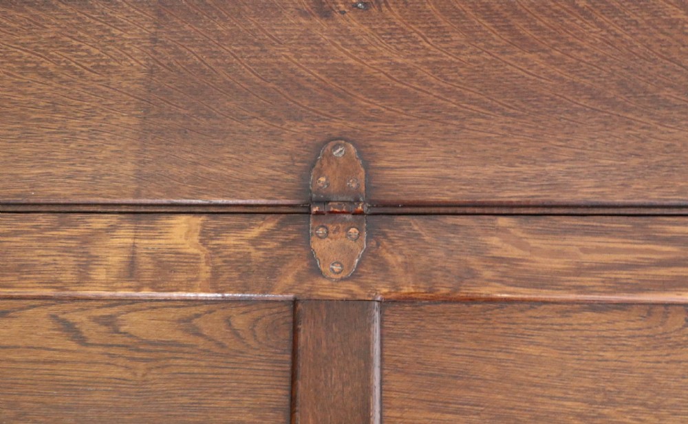 A lovely early 20th century oak under the bed storage box View XI